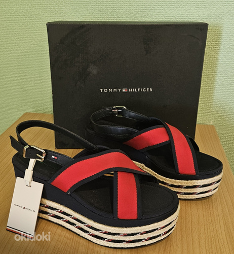 Uued Tommy Hilfiger sandaalid, originaal