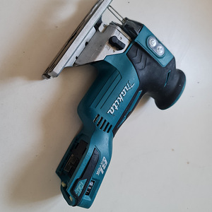 Akutikksaag Makita DJV181 (1 foto / 1)
