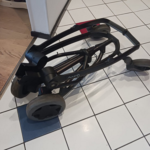 Lapse turvahäll Maxi Cosi + rattad (3 foto / 3)
