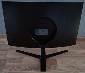 Samsung 144Hz монитор (2 фото из 3)