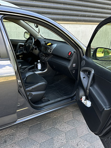 Toyota RAW 4 (10 фото из 15)