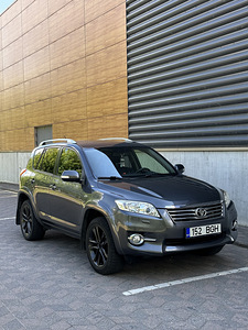 Toyota RAW 4 (15 фото из 15)