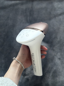 Philips BRI973/00 Lumea Prestige 9900 IPL фотоэпилятор (4 фото из 5)