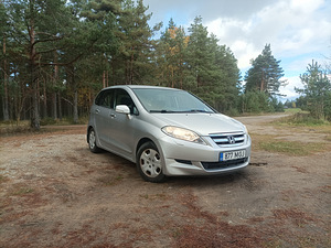 Honda FR-V (1 фото из 8)