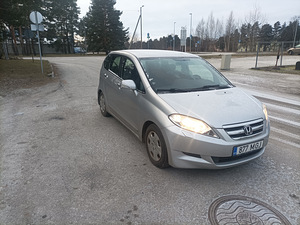 Honda FR-V (1 фото из 8)