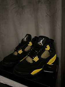 Jordan 4 Retro Thunder (1 foto / 4)