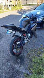 YAMAHA YZF-R125 2012 (6 foto / 9)