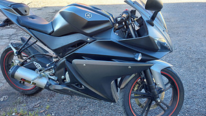 YAMAHA YZF-R125 2012 (9 foto / 9)