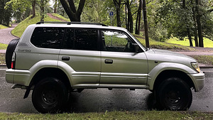 Toyota Land Cruiser (5 foto / 12)