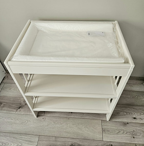 UUS Ikea mähkimislaud + mähkimisalus + 2 katet (2 foto / 5)