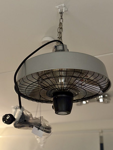 Riputatav infrapuna soojendi koos kaugjuhtimispuldiga (1 foto / 7)