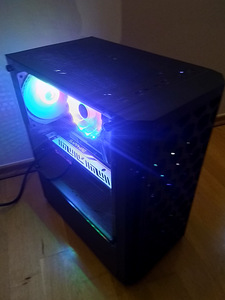 Xeon E5 2689/X79/32GB/SSD 256GB/Radeon RX 470 8GB (10 foto / 10)
