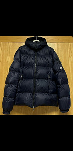 Moncler пуховик (6 фото из 6)