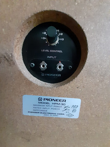 Продаётся комплект колонок Pioneer (2 фото из 3)