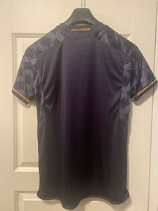 Real Madrid 23/24 Away kit (2 foto / 2)
