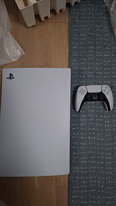 PS5 Digital + 1 pult + originaalkast +kõik vajalikud juhtmed (2 foto / 3)