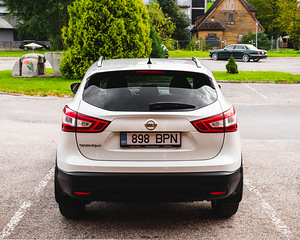 Nissan Qashqai 1.2 85kW (5 foto / 15)