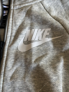 Кофта на молнии NIKE (2 фото из 3)