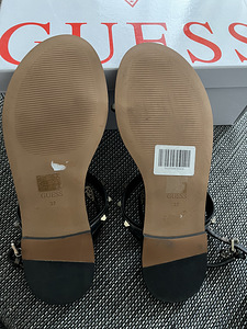 Сандалии Guess (4 фото из 4)