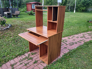Продам рабочий компьютер с компьютерным столом. (4 фото из 8)