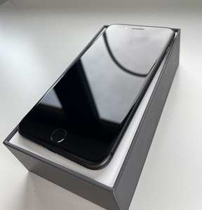 iPhone 8 plus (2 foto / 3)
