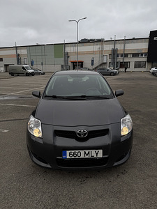Toyota auris (1 foto / 12)