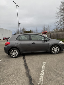 Toyota auris (7 foto / 12)
