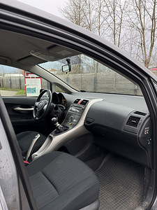 Toyota auris (8 foto / 12)
