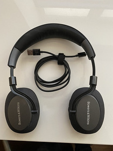 Bowers & Wilkins PX juhtmevabad kõrvaklappid (3 foto / 3)