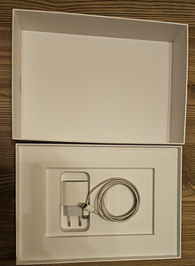 2020 Apple iPad 8th Generation (10.2-inch, Wi-Fi + Cellular) (3 foto / 7)