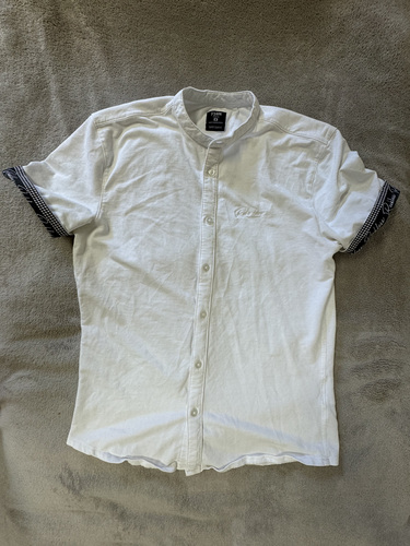White shirt, size M, 95% cotton, short sleeves, slim fit