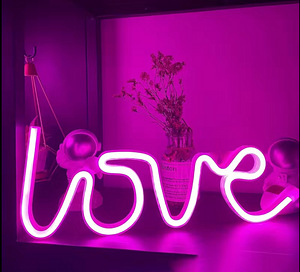 LED valgusti kirjaga “love” (1 foto / 2)