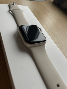 Apple Watch SE (Gen 2) 40mm Starlight (2 foto / 7)