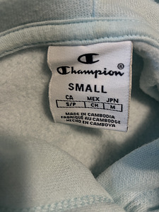 Худи женское Champion (3 фото из 3)
