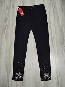 Джинсы (2 фото из 3)