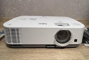 NEC projector (2 foto / 4)