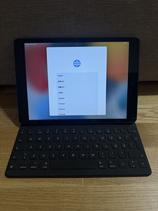 iPad (2021), 10,2", 64 GB, WiFi, space grey + smart keyboard (1 foto / 3)