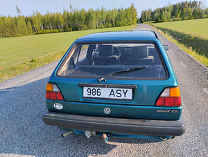 Volkswagen Golf (2 foto / 6)