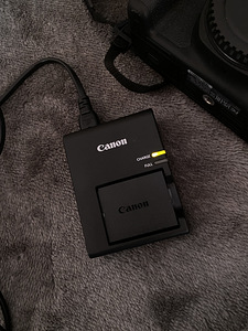 Canon EOS 2000D + 18-55mm IS II Kit (5 foto / 5)