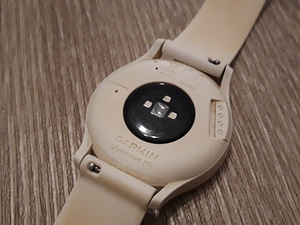 Garmin Vivomove HR Rose Gold-White hübriidnutikell (6 foto / 6)