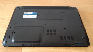 Asus X53U AMD/4GB/320GB/Radeon (9 foto / 10)