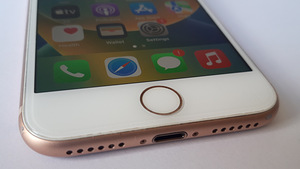 Apple iPhone 8 Gold 64GB (6 foto / 7)