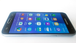 Samsung Galaxy J3 Black 2016 (5 foto / 7)