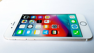 Apple iPhone 6 Gold 64GB + kõrvaklapid (5 foto / 8)