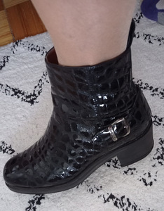 Kingad nahast Russell & Bromley, suurus 39 (1 foto / 6)
