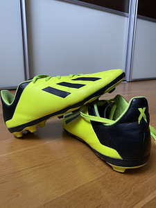Jalgpallijalatsid Adidas, suurus 36.5 (2 foto / 3)