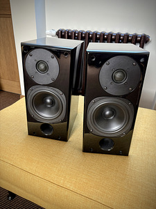 Audes 305 riiulikõlarid  			