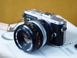 Olympus PEN E-PL8 hübriidkaamera koos objektiividega. (3 foto / 8)