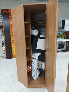 Угловой шкаф. (2 фото из 3)