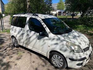 TOYOTA YARIS VERSO (9 foto / 10)
